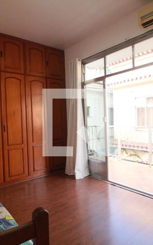 Casa de condomínio à venda com 180m², 5 quartos e NaN vagas Casa de condomínio à venda com 180m², 5 quartos e NaN vagasQuarto 1