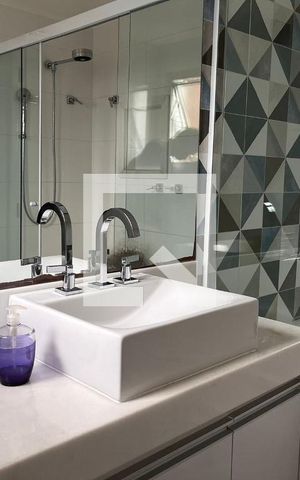 Apartamento à venda com 190m², 3 quartos e 3 vagas Apartamento à venda com 190m², 3 quartos e 3 vagasSuíte 01 - Banheiro