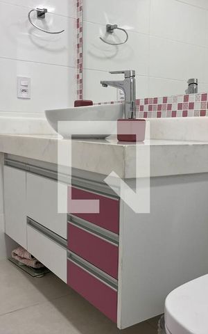 Apartamento à venda com 190m², 3 quartos e 3 vagas Apartamento à venda com 190m², 3 quartos e 3 vagasSuíte 03 - Banheiro