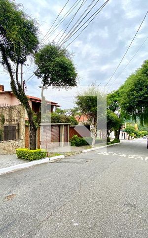 Casa para alugar com 437m², 3 quartos e 4 vagas Casa para alugar com 437m², 3 quartos e 4 vagasVista da Rua