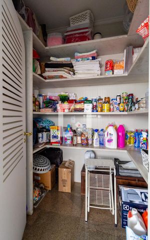 Apartamento à venda com 340m², 5 quartos e 4 vagas Apartamento à venda com 340m², 5 quartos e 4 vagasDespensa - Área de Serviço
