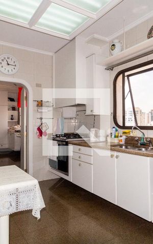 Apartamento à venda com 340m², 5 quartos e 4 vagas Apartamento à venda com 340m², 5 quartos e 4 vagasCozinha