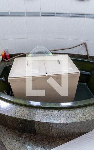 Apartamento à venda com 340m², 5 quartos e 4 vagas Apartamento à venda com 340m², 5 quartos e 4 vagasDetalhe Banheiro - Suíte 4