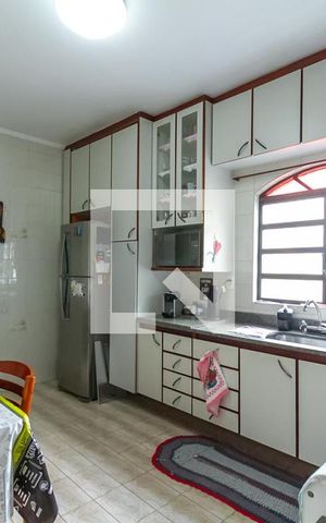 Casa à venda com 214m², 3 quartos e 2 vagas Casa à venda com 214m², 3 quartos e 2 vagasCozinha
