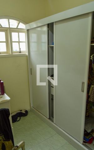 Casa de condomínio à venda com 189m², 3 quartos e 1 vaga Casa de condomínio à venda com 189m², 3 quartos e 1 vagaCloset da Suíte 1