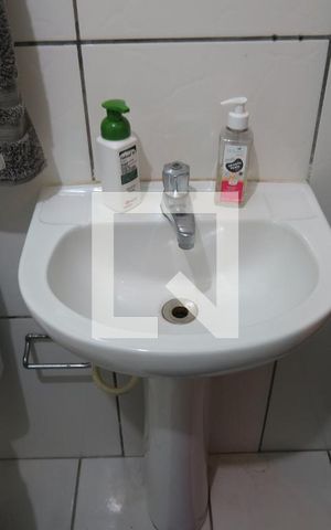 Casa à venda com 382m², 6 quartos e 2 vagasQuarto 1 Casa 2 - Banheiro
