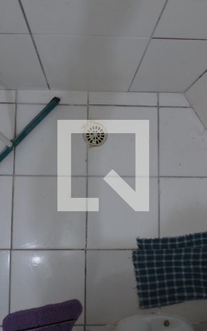 Casa à venda com 382m², 6 quartos e 2 vagasQuarto 1 Casa 2 - Banheiro