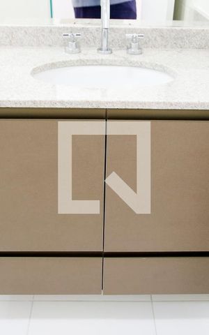 Apartamento para alugar com 67m², 2 quartos e 1 vaga Apartamento para alugar com 67m², 2 quartos e 1 vagaBanheiro do