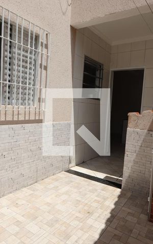 Casa para alugar com 38m², 1 quarto e sem vagaQuintal