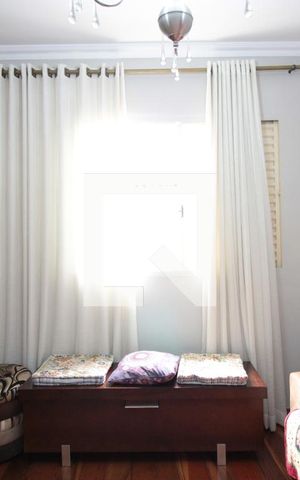 Casa à venda com 332m², 5 quartos e 3 vagasSala de TV