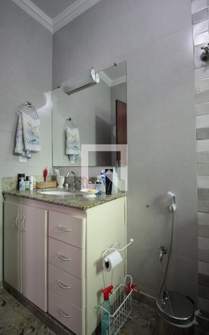 Casa à venda com 332m², 5 quartos e 3 vagasBanheiro da Suite 1