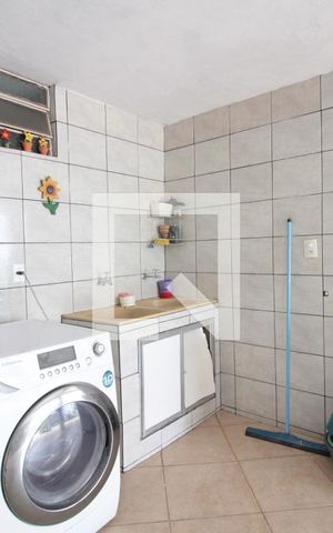 Casa à venda com 332m², 5 quartos e 3 vagasArea de Serviço