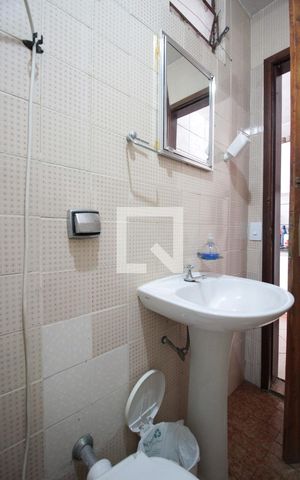 Casa à venda com 332m², 5 quartos e 3 vagasBanheiro de Serviço
