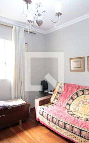 Casa à venda com 332m², 5 quartos e 3 vagasSala de TV