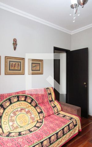 Casa à venda com 332m², 5 quartos e 3 vagasSala de TV