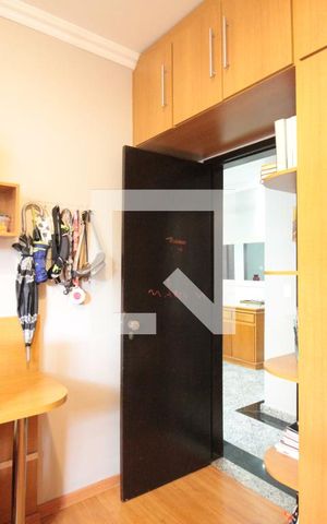Casa à venda com 332m², 5 quartos e 3 vagasQuarto 2