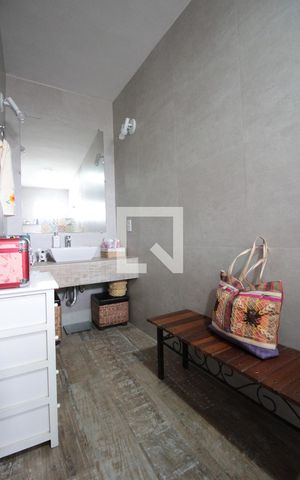 Casa à venda com 332m², 5 quartos e 3 vagasBanheiro da Suite 2