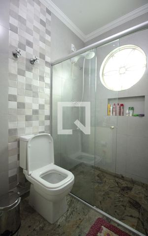 Casa à venda com 332m², 5 quartos e 3 vagasBanheiro da Suite 1