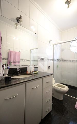 Casa à venda com 332m², 5 quartos e 3 vagasBanheiro Social
