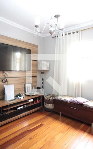 Casa à venda com 332m², 5 quartos e 3 vagasSala de TV