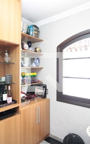 Casa à venda com 332m², 5 quartos e 3 vagasQuarto 1