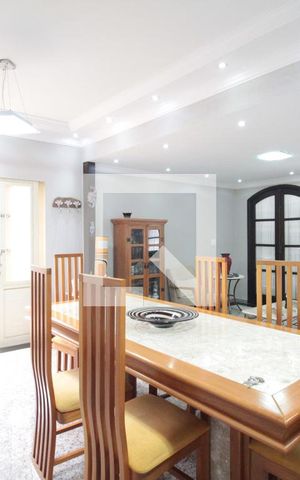 Casa à venda com 332m², 5 quartos e 3 vagasCopa