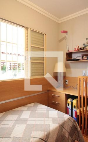 Casa à venda com 332m², 5 quartos e 3 vagasQuarto 2