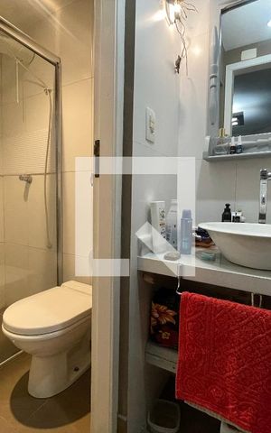 Casa à venda com 160m², 4 quartos e 2 vagas Casa à venda com 160m², 4 quartos e 2 vagasBanheiro da Suíte