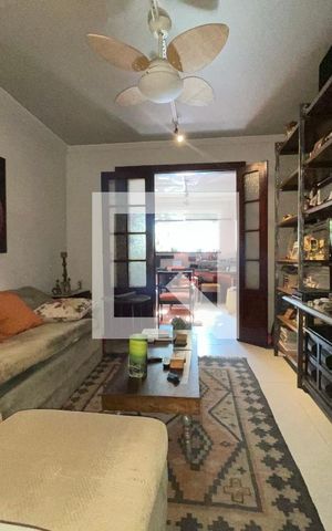 Casa à venda com 160m², 4 quartos e 2 vagas Casa à venda com 160m², 4 quartos e 2 vagasSala
