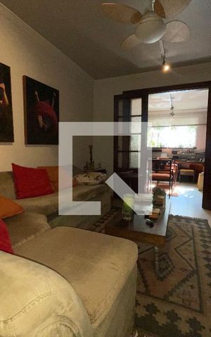 Casa à venda com 160m², 4 quartos e 2 vagas Casa à venda com 160m², 4 quartos e 2 vagasSala