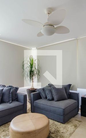 Apartamento à venda com 332m², 3 quartos e 4 vagas Apartamento à venda com 332m², 3 quartos e 4 vagasEscritório