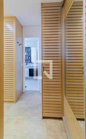 Apartamento à venda com 332m², 3 quartos e 4 vagas Apartamento à venda com 332m², 3 quartos e 4 vagasCloset da suíte 1
