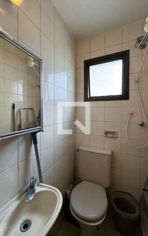 Apartamento à venda com 200m², 4 quartos e 3 vagas Apartamento à venda com 200m², 4 quartos e 3 vagasBanheiro de Serviço