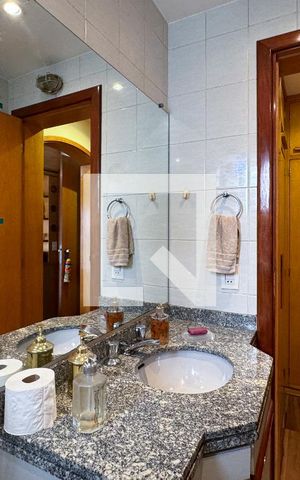 Apartamento à venda com 200m², 4 quartos e 3 vagas Apartamento à venda com 200m², 4 quartos e 3 vagasBanheiro da Suíte 3
