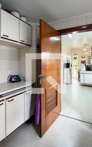 Apartamento à venda com 200m², 4 quartos e 3 vagas Apartamento à venda com 200m², 4 quartos e 3 vagasÁrea de Serviço