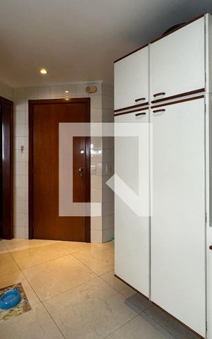 Apartamento à venda com 200m², 4 quartos e 3 vagas Apartamento à venda com 200m², 4 quartos e 3 vagasÁrea de Serviço