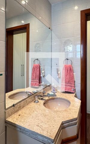 Apartamento à venda com 200m², 4 quartos e 3 vagas Apartamento à venda com 200m², 4 quartos e 3 vagasBanheiro da Suíte 2