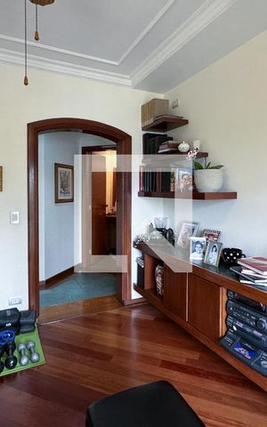Apartamento à venda com 200m², 4 quartos e 3 vagas Apartamento à venda com 200m², 4 quartos e 3 vagasSala íntima