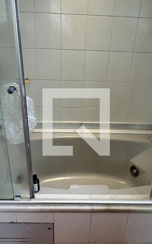 Apartamento à venda com 200m², 4 quartos e 3 vagas Apartamento à venda com 200m², 4 quartos e 3 vagasBanheiro da Suíte 1