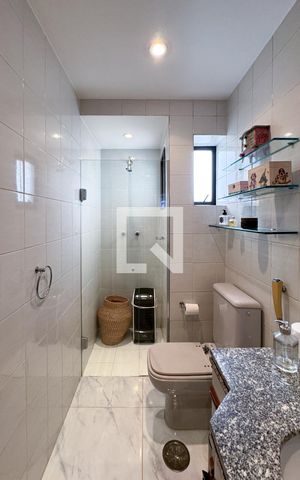 Apartamento à venda com 200m², 4 quartos e 3 vagas Apartamento à venda com 200m², 4 quartos e 3 vagasBanheiro da Suite 3
