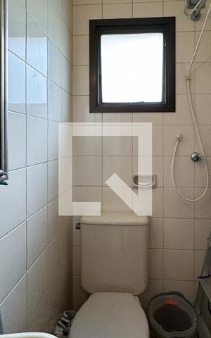 Apartamento à venda com 200m², 4 quartos e 3 vagas Apartamento à venda com 200m², 4 quartos e 3 vagasBanheiro de Serviço