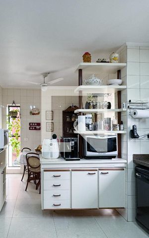 Apartamento à venda com 200m², 4 quartos e 3 vagas Apartamento à venda com 200m², 4 quartos e 3 vagasCozinha