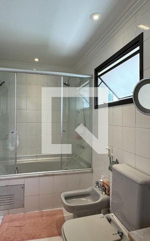 Apartamento à venda com 200m², 4 quartos e 3 vagas Apartamento à venda com 200m², 4 quartos e 3 vagasBanheiro da Suíte 1