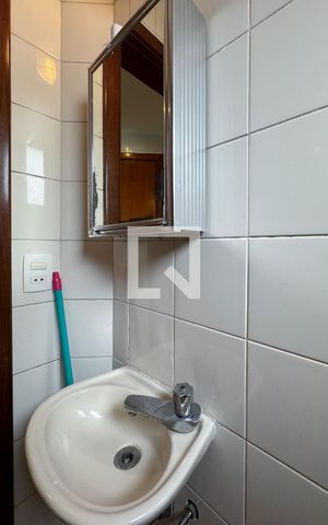 Apartamento à venda com 200m², 4 quartos e 3 vagas Apartamento à venda com 200m², 4 quartos e 3 vagasBanheiro de Serviço