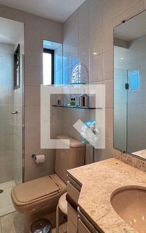 Apartamento à venda com 200m², 4 quartos e 3 vagas Apartamento à venda com 200m², 4 quartos e 3 vagasBanheiro da Suíte 2