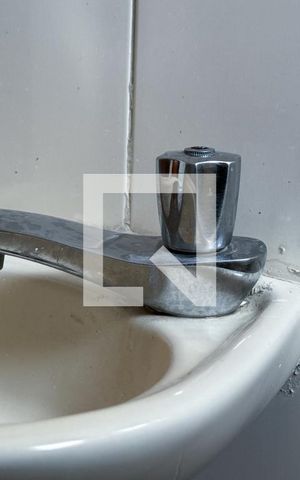 Apartamento à venda com 200m², 4 quartos e 3 vagas Apartamento à venda com 200m², 4 quartos e 3 vagasBanheiro de Serviço