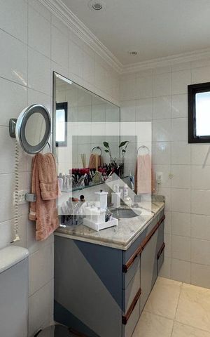 Apartamento à venda com 200m², 4 quartos e 3 vagas Apartamento à venda com 200m², 4 quartos e 3 vagasBanheiro da Suíte 1