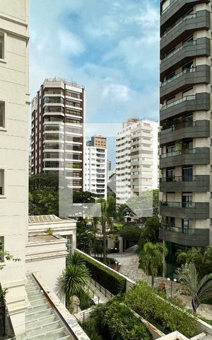 Apartamento à venda com 200m², 4 quartos e 3 vagas Apartamento à venda com 200m², 4 quartos e 3 vagasVista