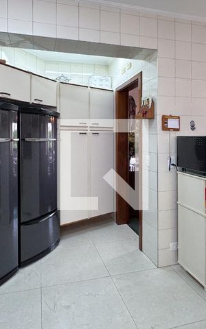 Apartamento à venda com 200m², 4 quartos e 3 vagas Apartamento à venda com 200m², 4 quartos e 3 vagasCozinha
