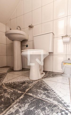Casa à venda com 375m², 5 quartos e 2 vagas Casa à venda com 375m², 5 quartos e 2 vagasBanheiro de Serviço